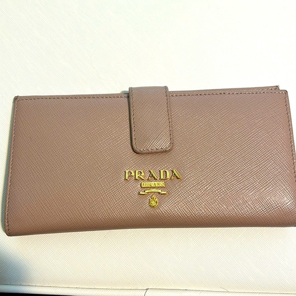 Authentic Prada wallet - Picture 1 of 12